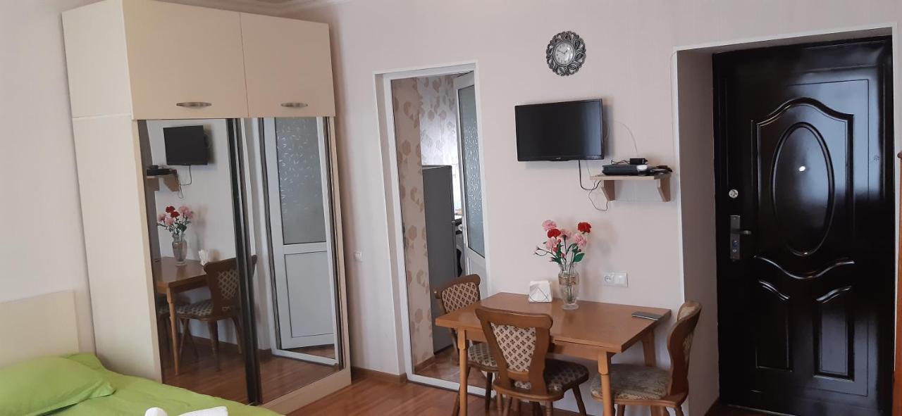 Tamara'S Apartament In Avlabari Tbilisi Buitenkant foto
